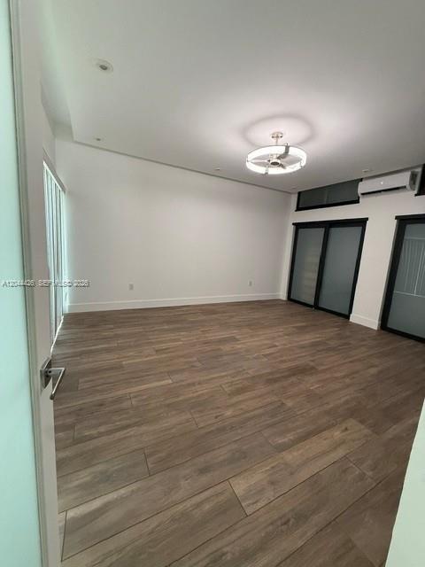 Building Photo - 1047 NE 84th St