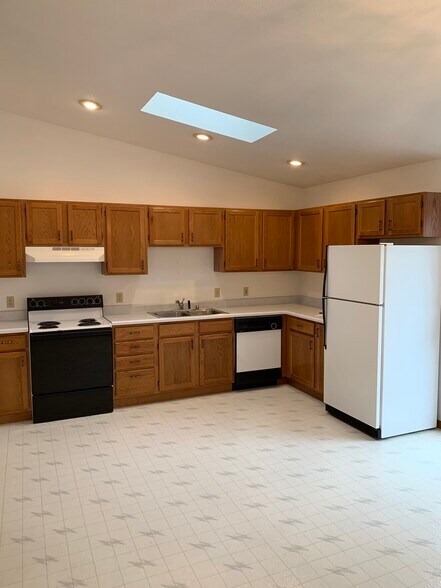 Building Photo - 2167 Sunnyslope Dr