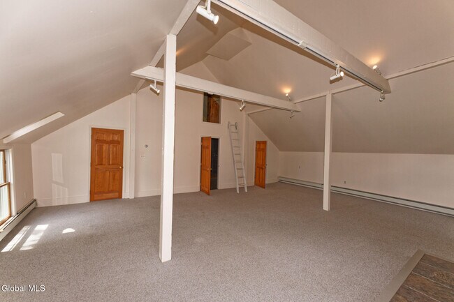 Building Photo - 1412 River Rd