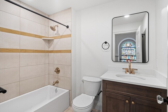 Building Photo - 401 Martin St