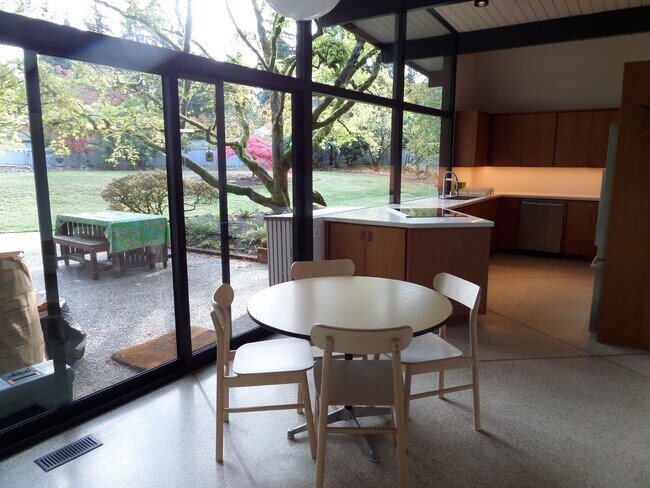 Building Photo - Incredible 3-Bedroom Mid-Century Stunner on Mercer Island! Huge Yard and Central A/C!!
