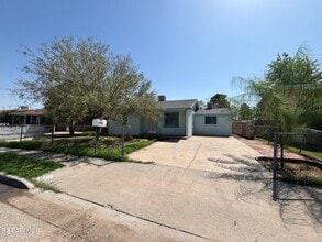 Building Photo - 212 Red Robin Dr