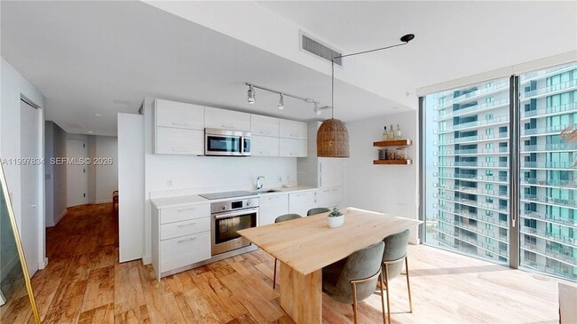 Building Photo - 650 NE 32nd St