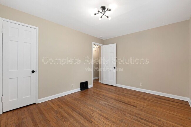 Building Photo - 2019 Raven Dr