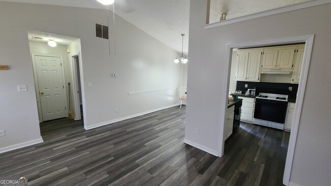 Building Photo - 601 Connors Path