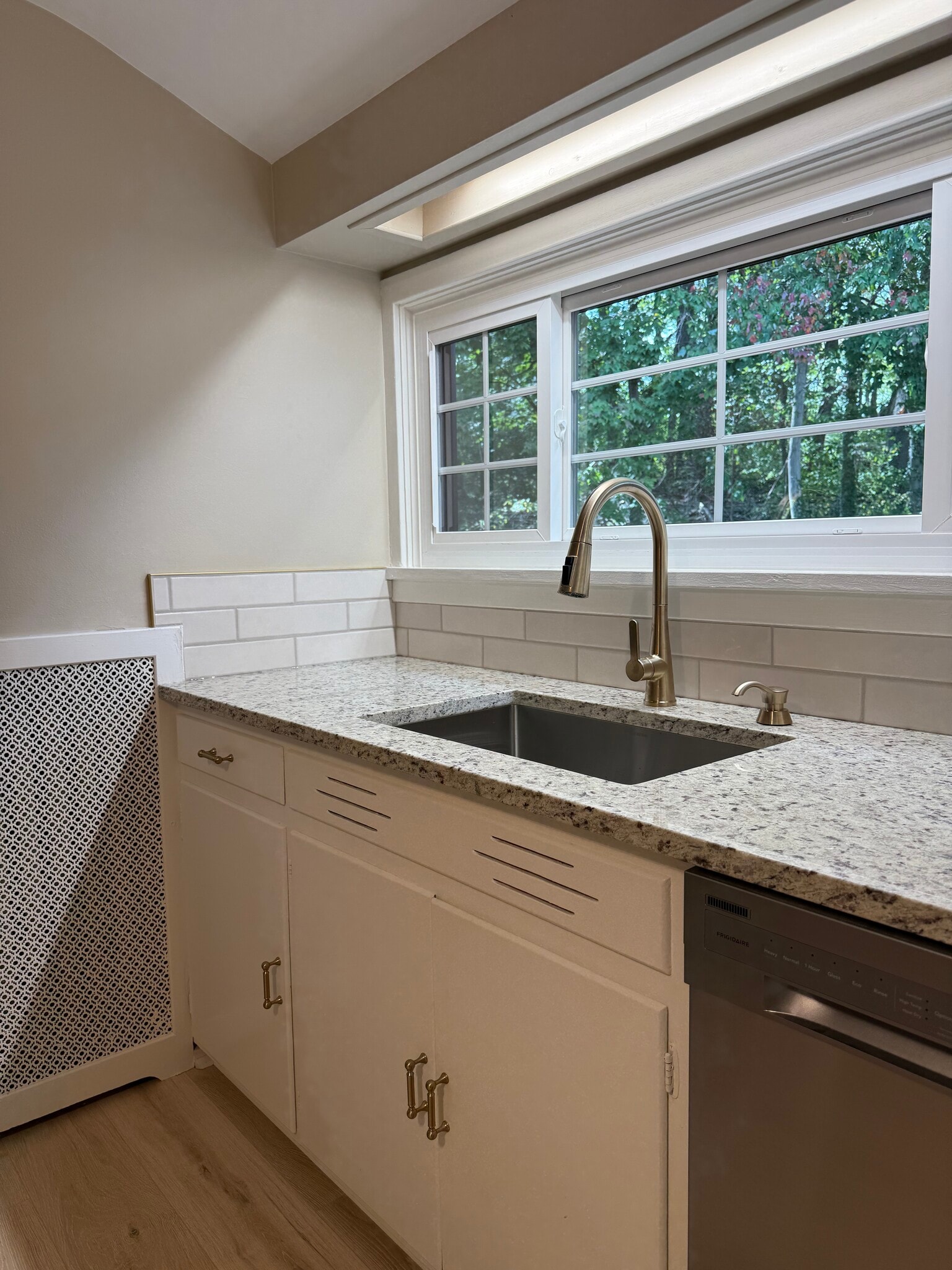 Building Photo - 101 41st St