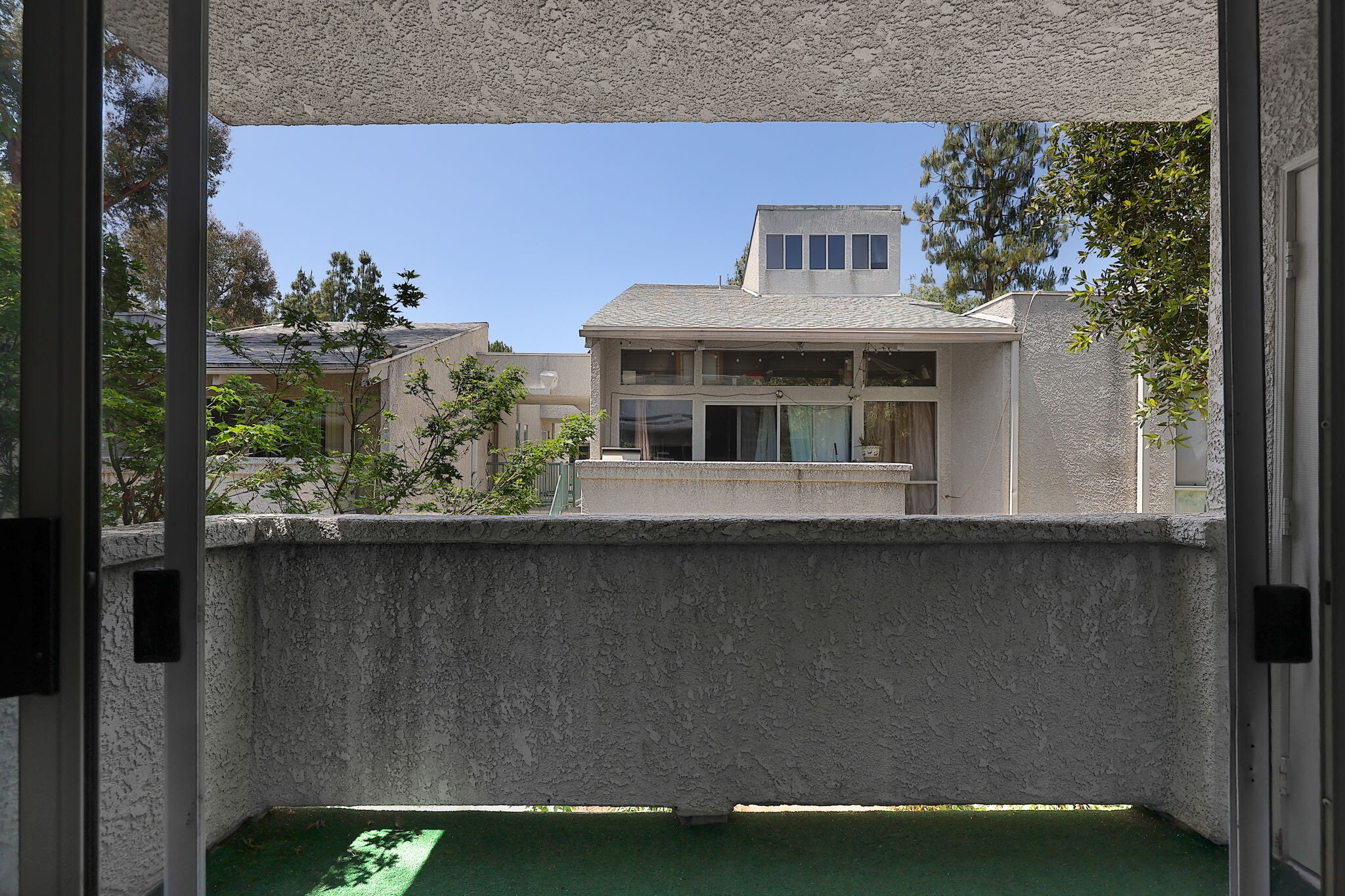 Balcony - 20134 Leadwell St