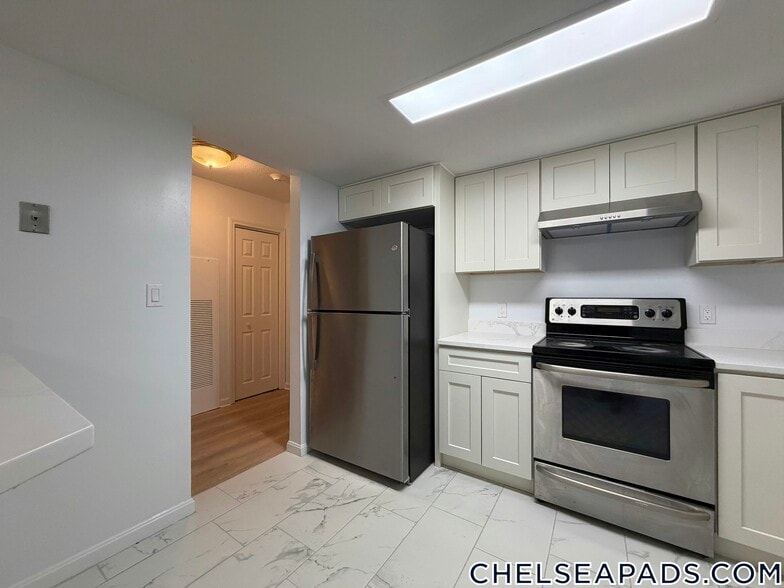 Building Photo - 165 Cottage St