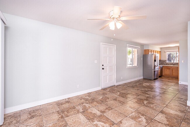 Building Photo - Great Tempe Townhouse