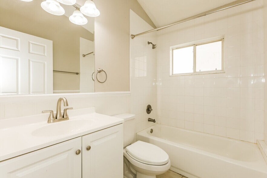 Building Photo - 2524 Gotham Way