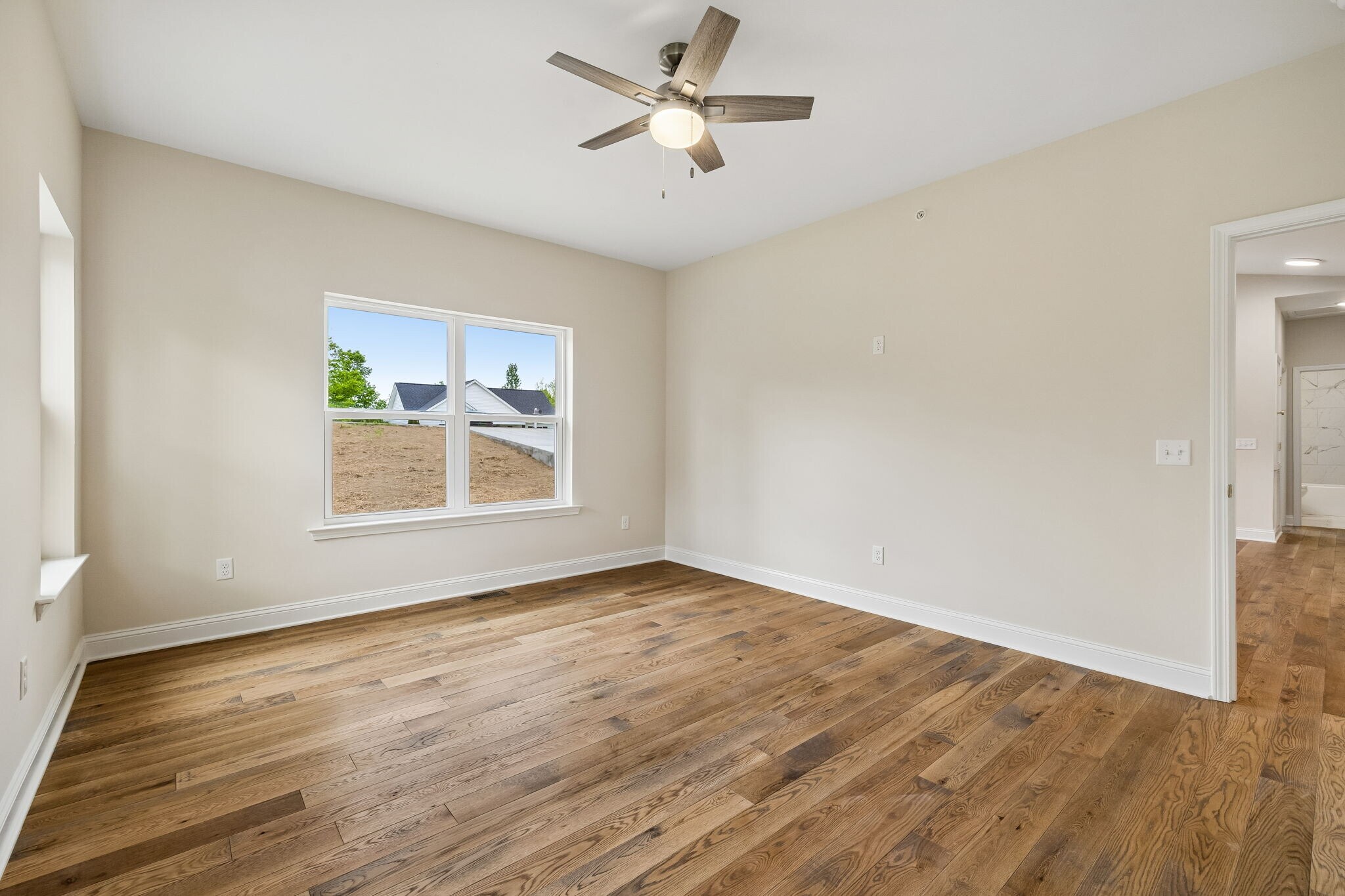 Building Photo - 553 Skyview Dr