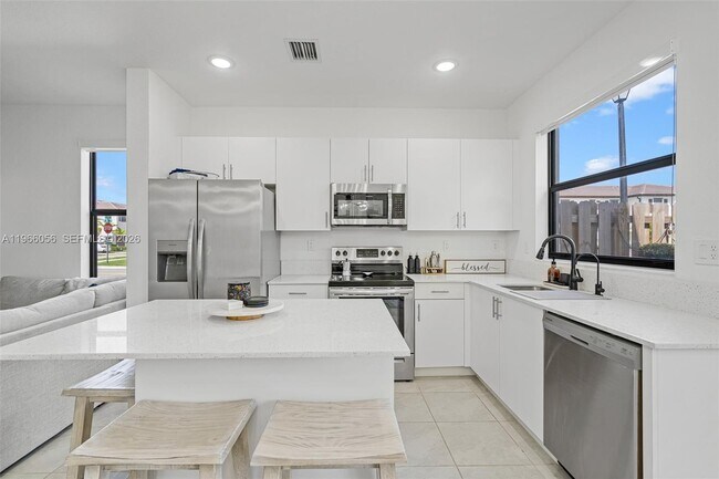 Building Photo - 9941 SW 231st Ln