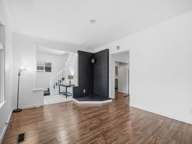 Building Photo - Stunning Updated Home in North Spokane | Bright Interiors, Modern Kitchen & Private Patio