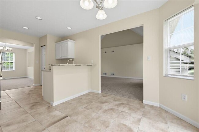 Building Photo - 223 Cottonwood Ln