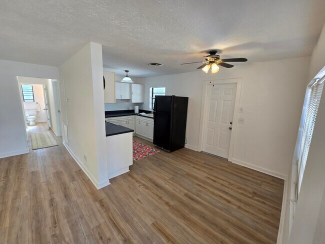 Building Photo - 1955 10th Pl