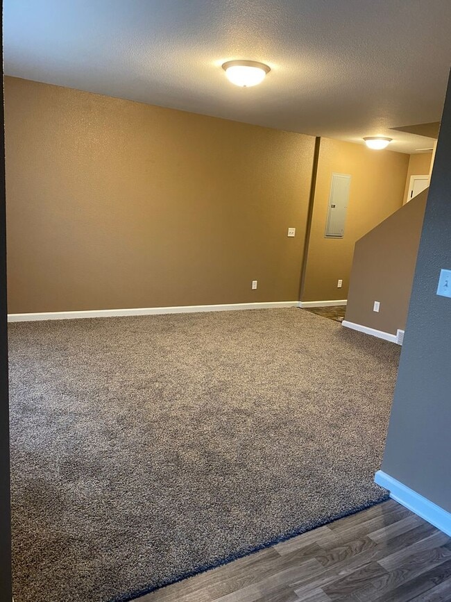 Building Photo - 3 Bedroom 2 1/2 Bath Twin home SORRY NO PETS