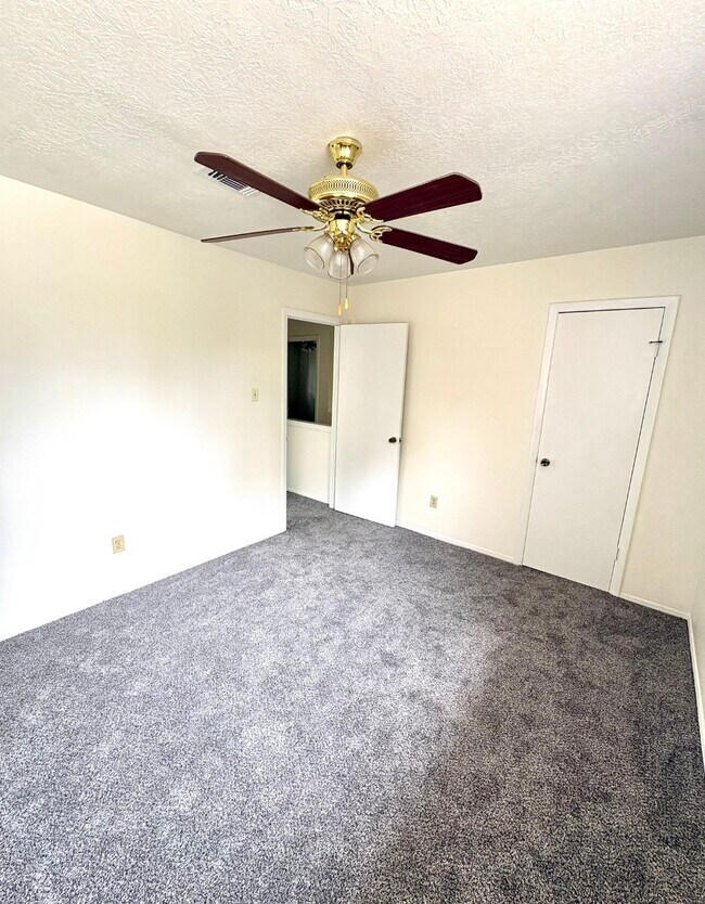 Building Photo - 24022 Spring Briar Ln