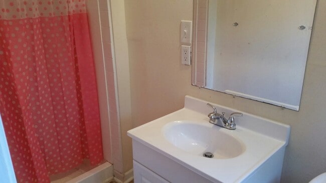 Building Photo - 2046 Shadywood- HOUSE FOR LEASE IN SHREVEPORT