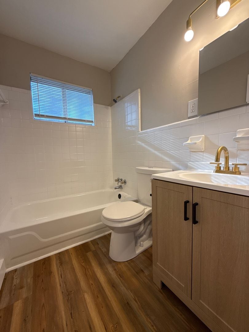 Building Photo - 1609 Line Cir