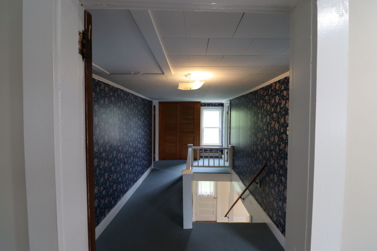 Building Photo - 450 Main St