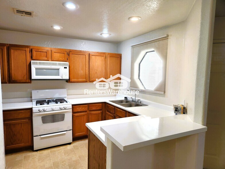 Building Photo - 5006 S Rainbow Blvd