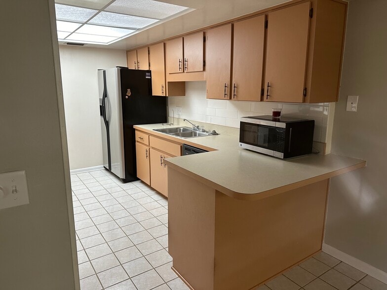 Building Photo - 3852 NE 19th Street Cir
