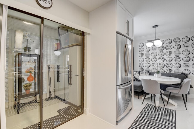 Building Photo - 274 Capri F