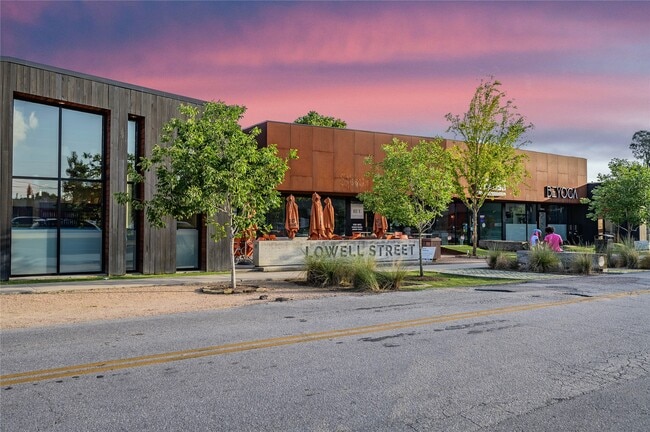 Building Photo - 1141 W 18th St