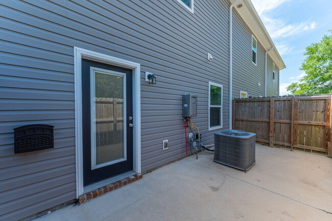 Building Photo - 3 Praiseworthy Dr