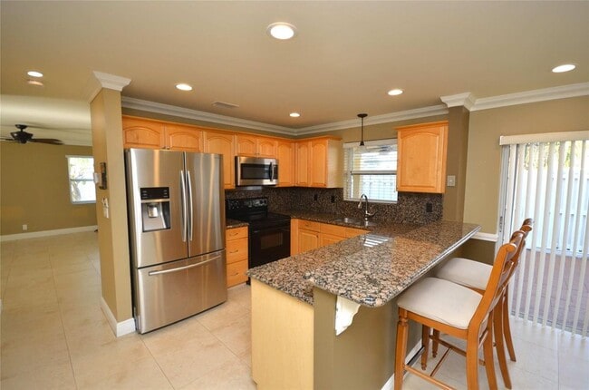 Building Photo - 10871 SW 11th Manor
