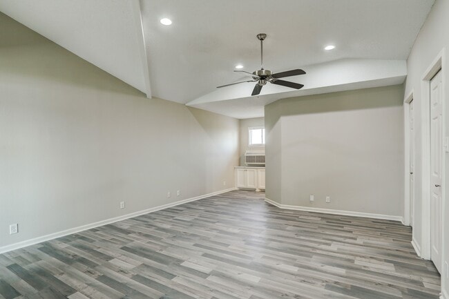 Building Photo - 9814 Airway Ln