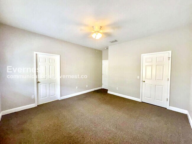 Building Photo - 3 Bed, 2.5 Bath Home with 2-Car Garage and In-Unit Laundry | Water Included!