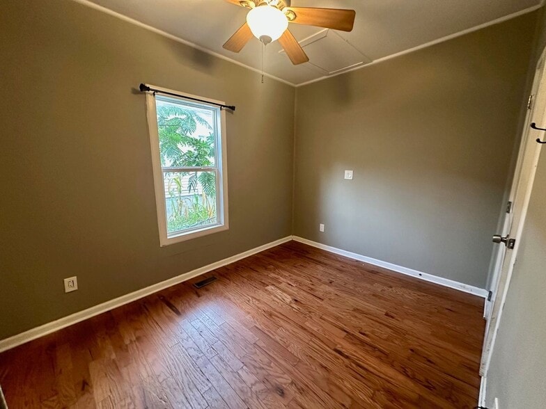 Building Photo - 907 Avenue A