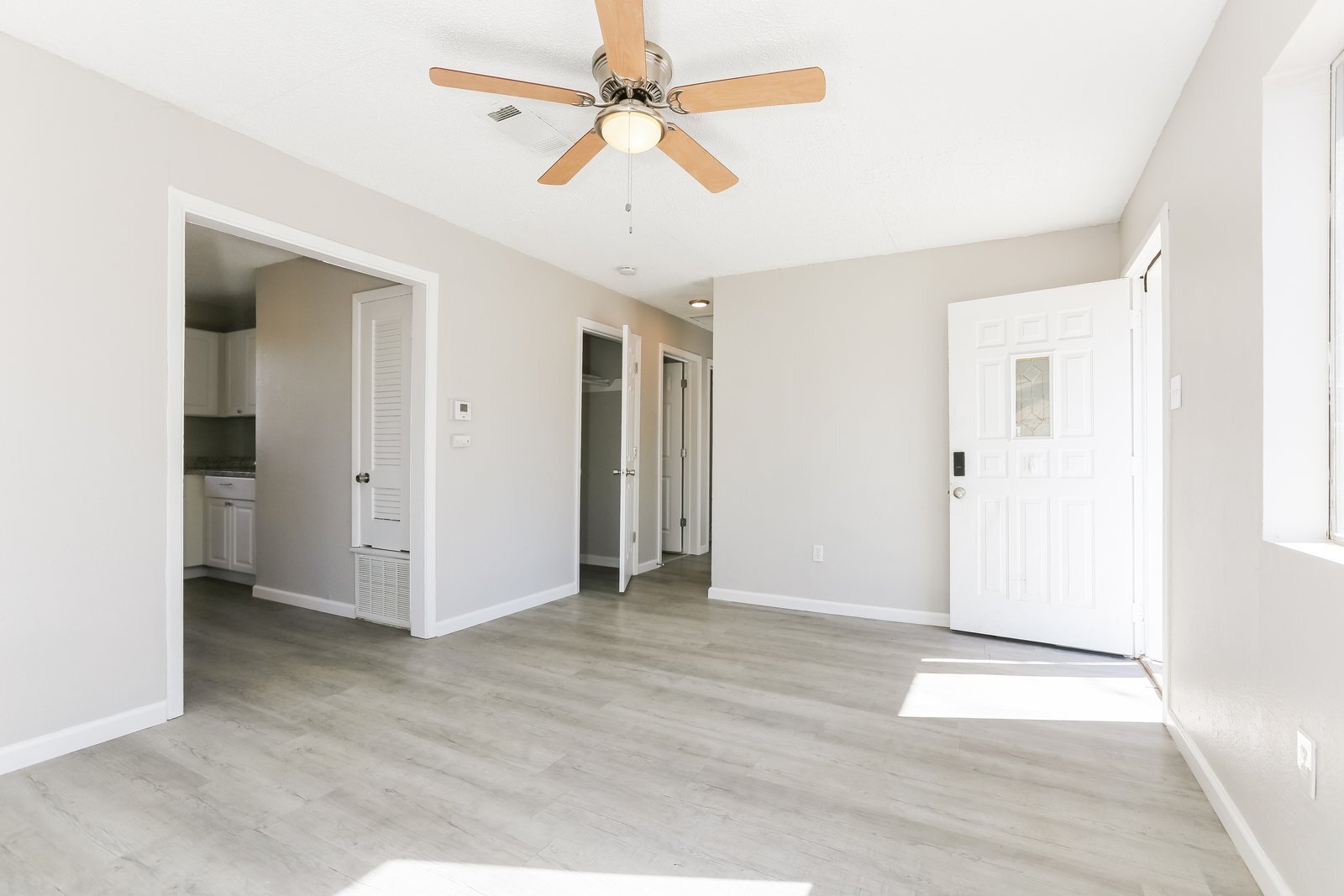 Building Photo - 1001 King St