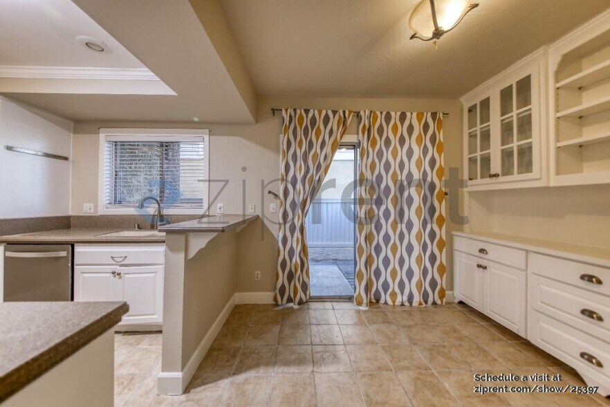 Building Photo - 2312 Ruhland Ave