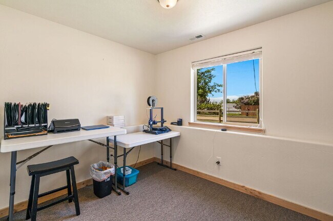 Building Photo - For Rent – Lower-Level Duplex in Sheridan