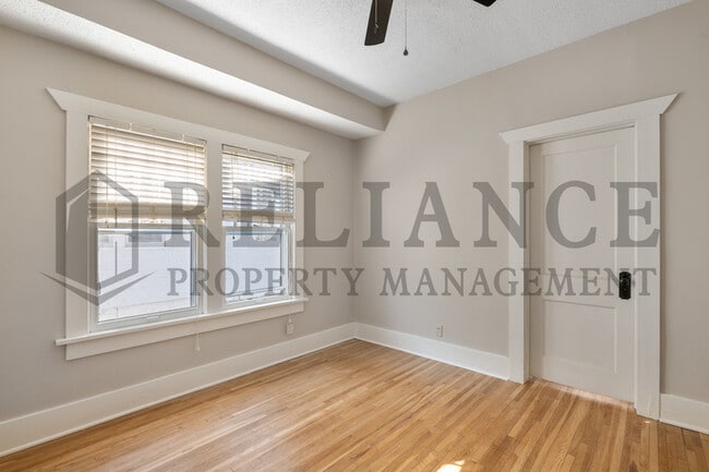 Building Photo - 410 S Estelle St