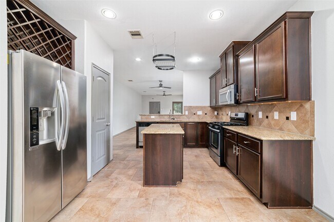 Building Photo - 5115 Whitebridge Ln