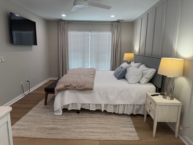 Building Photo - 10 Cobblestone Ct