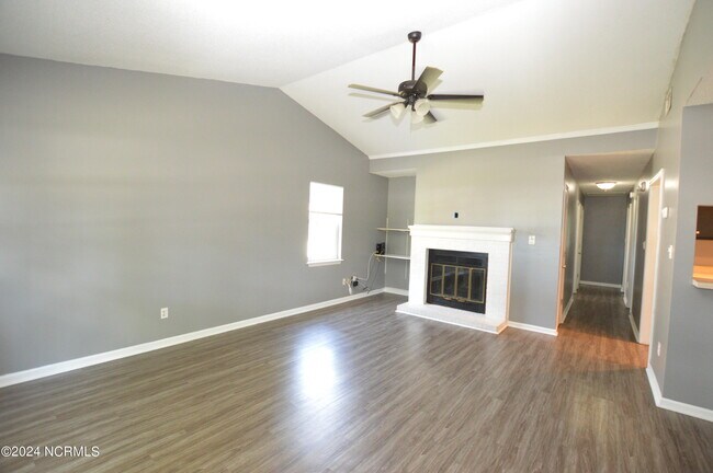 Building Photo - 206 Wedgewood Dr