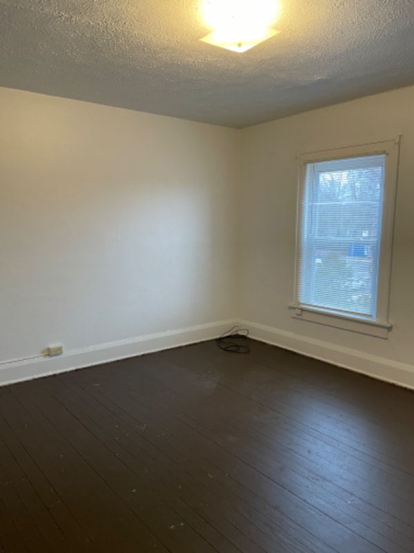 Building Photo - 5 Circle St