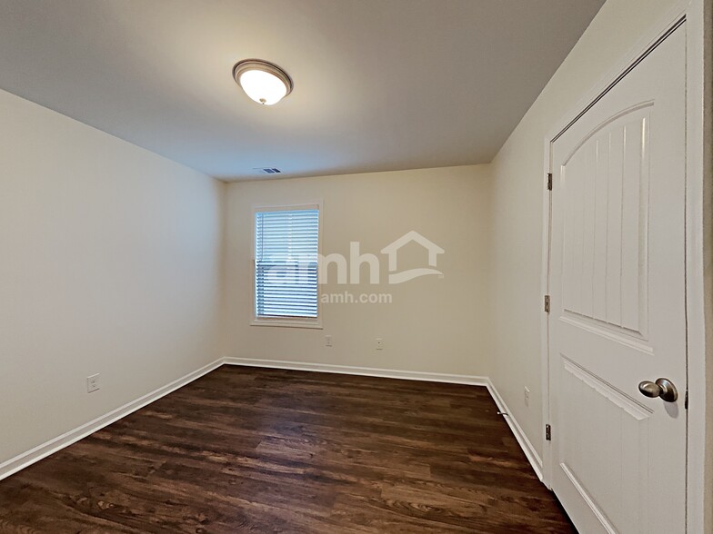 Building Photo - 213 Orchard Trail