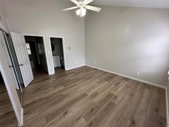 Building Photo - 16543 Carriage View Ct