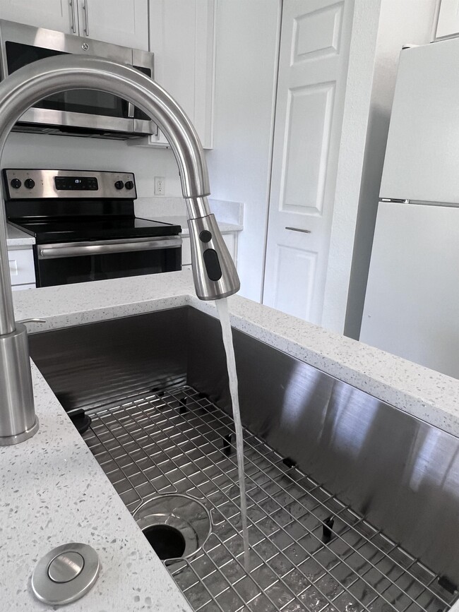 Building Photo - 2712 White Magnolia Way