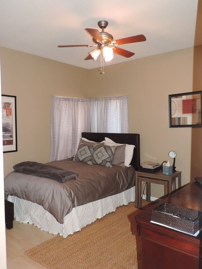 Building Photo - 5 BR/3BA | Newly Renovated Single Family Home |Wheelchair accesible room | Near Pharr Mill Park!