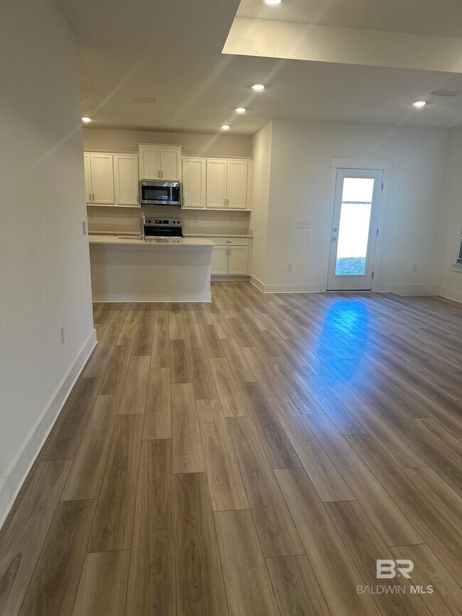 Building Photo - 16863 Fedora Dr