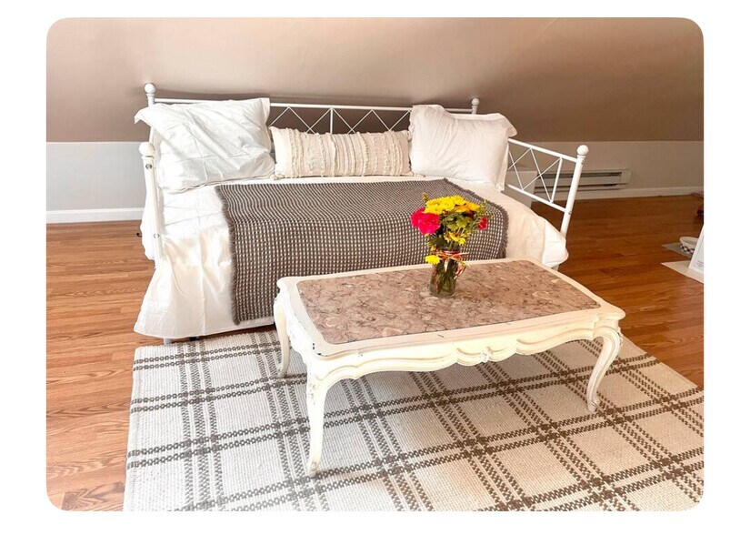 Twin trundle bed that can double as a sleeping area or relaxing area. - 186 Linwood St