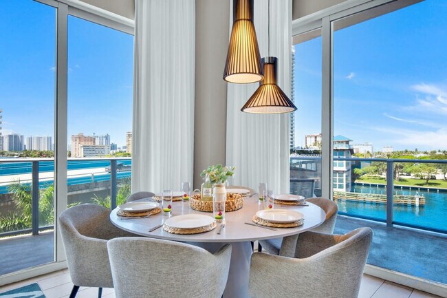 Building Photo - 4010 S Ocean Dr