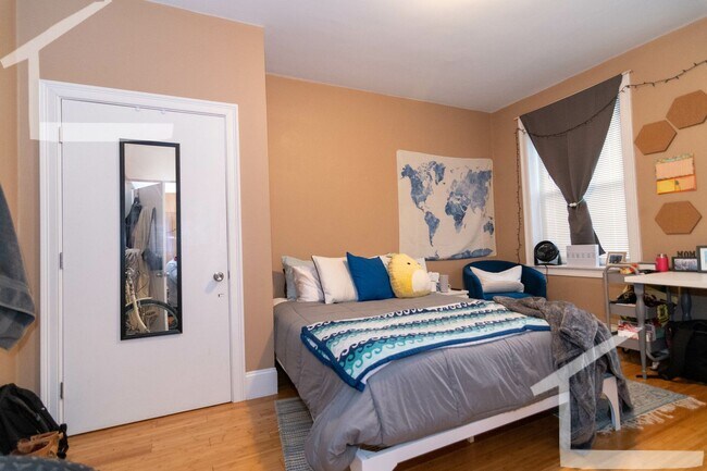Building Photo - 9/1 Renovated, spacious 4BR/BA near T, BU