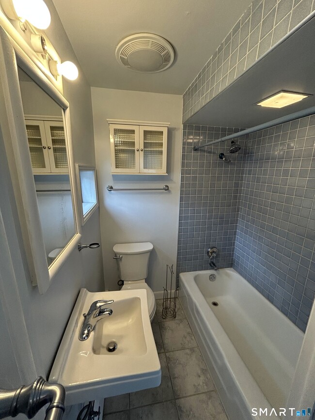 Building Photo - 73 Peck St